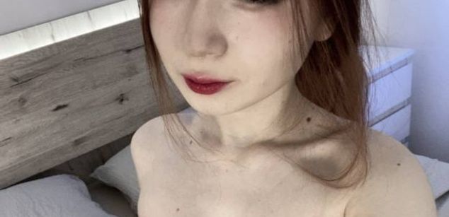 Model - Jessi footjob