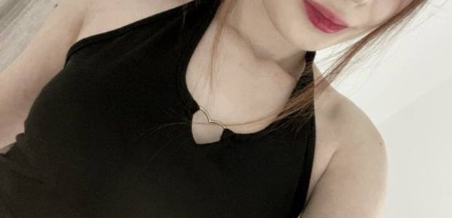 Model - Jessi footjob