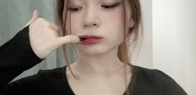 Model - Jessi footjob