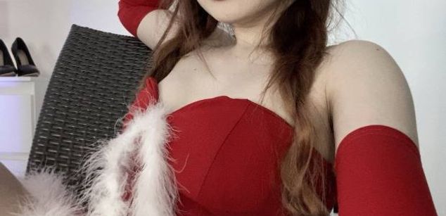 Model - Jessi footjob