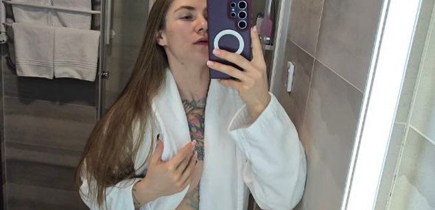 Model - ZlataFitGoddess hairypussy