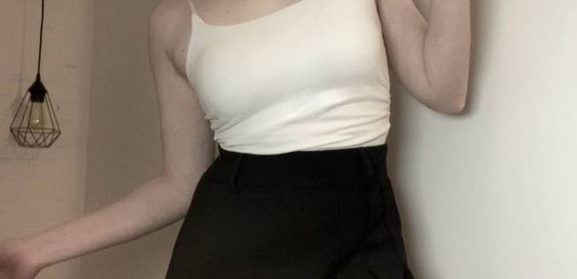 Model - Jessi footjob