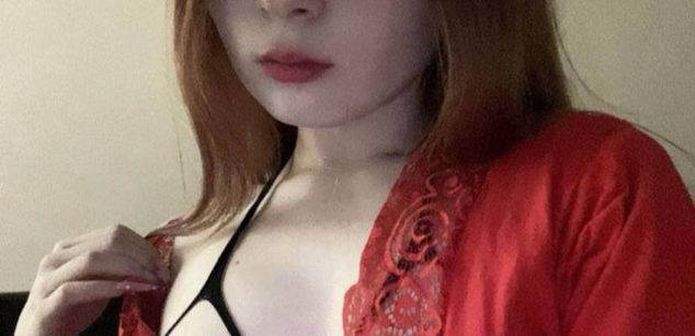 Model - Jessi footjob