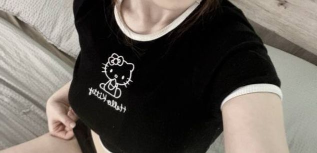 Model - Jessi footjob