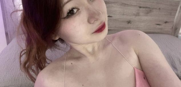 Model - Jessi footjob