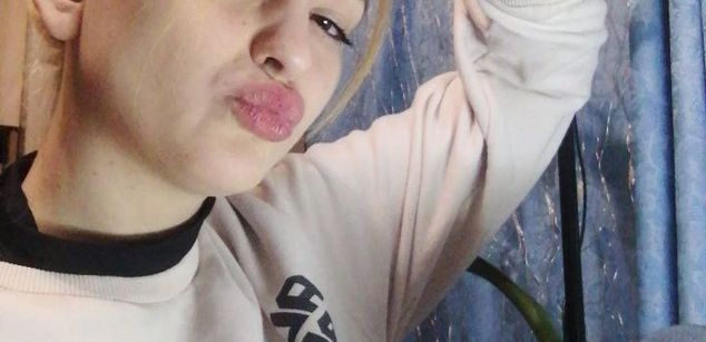 Model - LucyGoldi joi