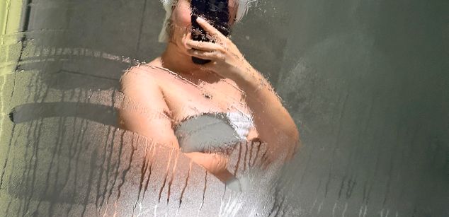 Model - Joanna bigass