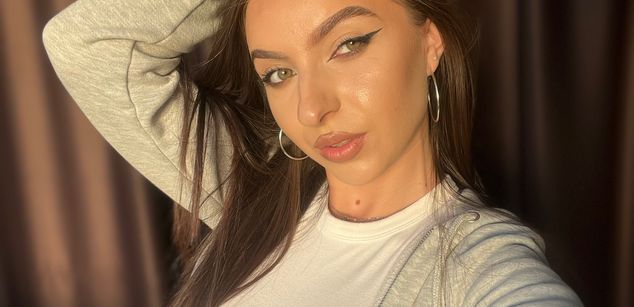 Model - SarahDevin cei