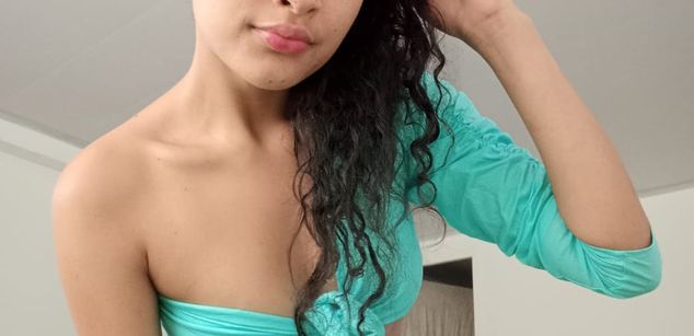 Model - Milkdulce1 squirt