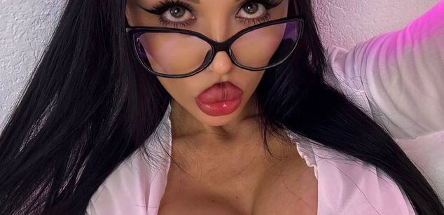 Model - kimberry brunette