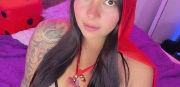 Model - Maddy OF missweetpeach squirt