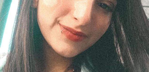 Model - Laura Ferreira Lovense