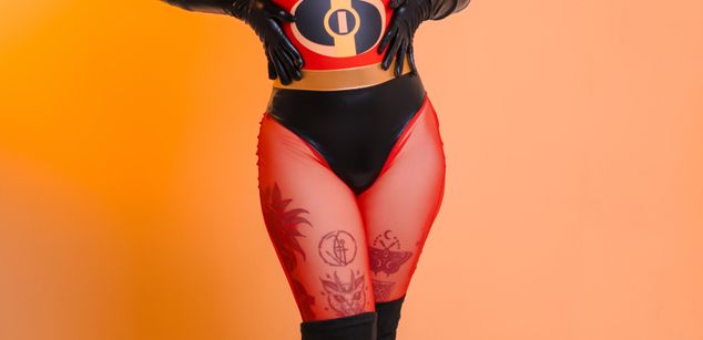 Model - NicoleFox23 hairy