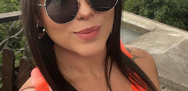 Model - CherryJones sloppy