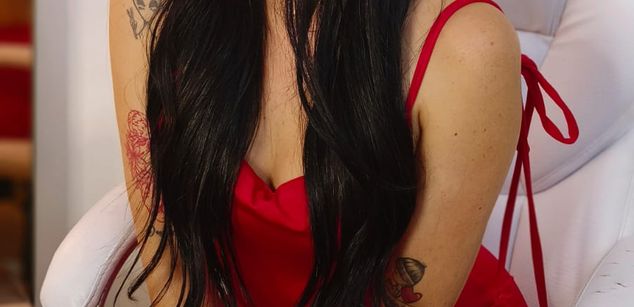 Model - Leila Perez feet