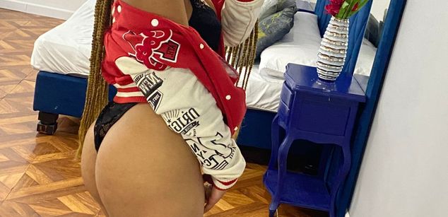 Model - ZoeSantana anal