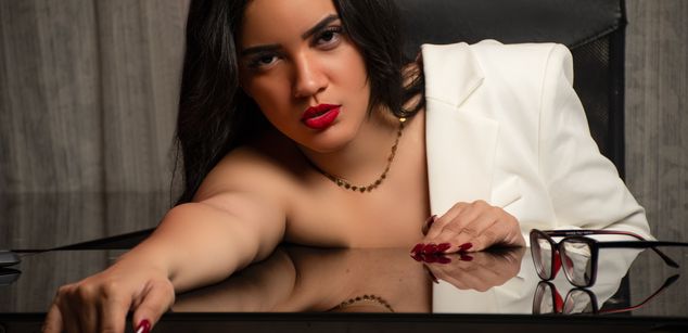 Model - ARIAJONNES latina