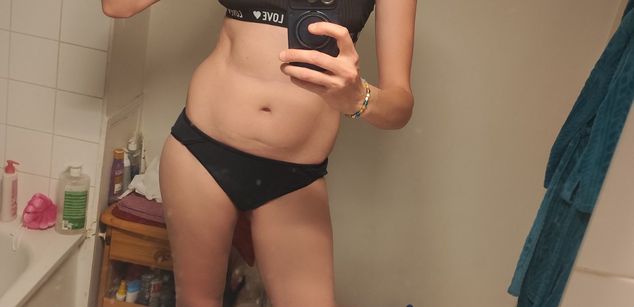 Model - LaurieAmber striptease