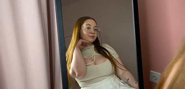 Model - Emma Adorablle pussy