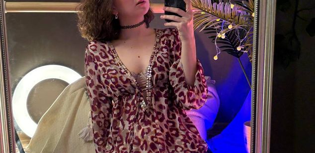 Model - Frances spanking