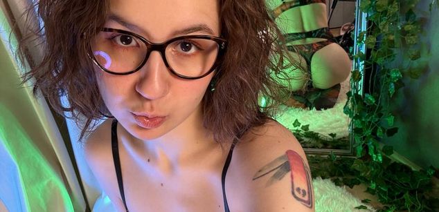 Model - Frances spanking