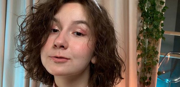 Model - Frances spanking