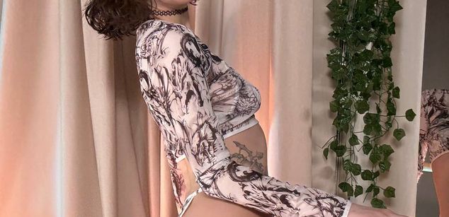 Model - Frances spanking