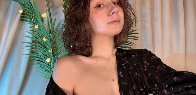 Model - Frances spanking