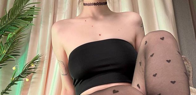 Model - Frances spanking