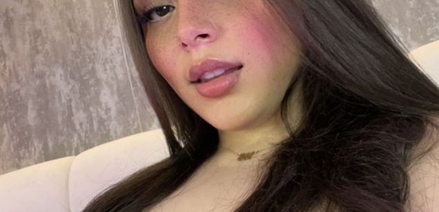 Model - VERONICA squirt