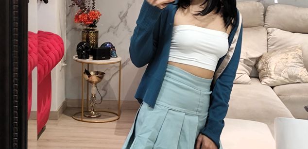 Model - Bella Sky Submissive