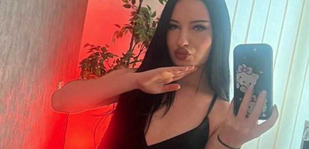 Model - Scarlett Jakobs squirt