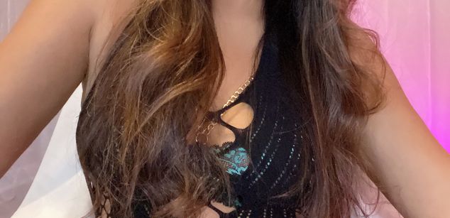 Model - Divine Lynn asian