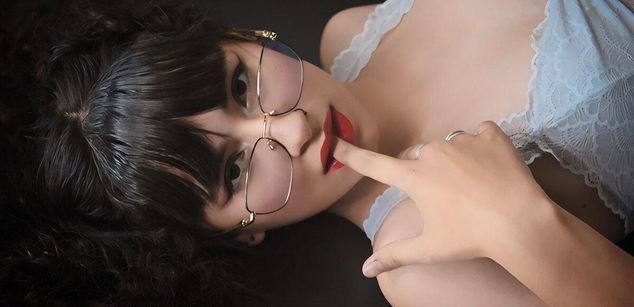 Model - Alynn_Bri sensual