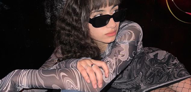 Model - Alynn_Bri sensual