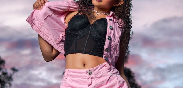 Model - Milkdulce1 squirt