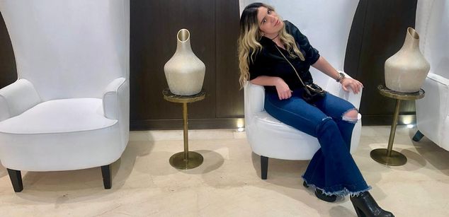 Model - Nina Parker bigboobs