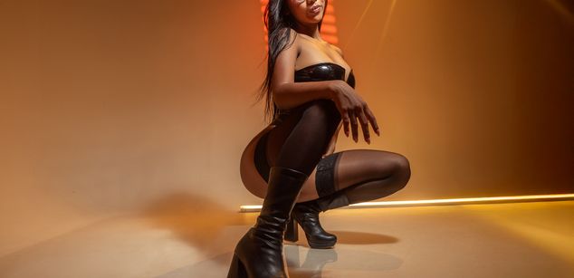 Model - LucyLeah Dominatrix