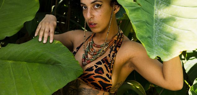 Model - Elizabeth corazon de leon cei