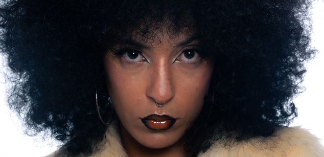 Model - Elizabeth corazon de leon cei