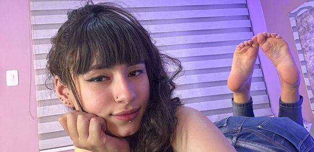 Model - Alynn_Bri sensual