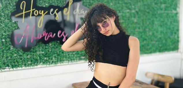 Model - Alynn_Bri sensual