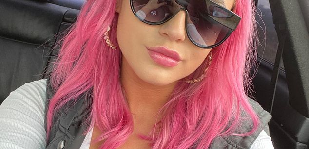 Model - FoxySerena bigboobs