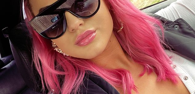 Model - FoxySerena bigboobs