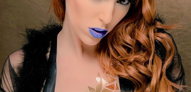 Model - Lauren Phillips bigboobs