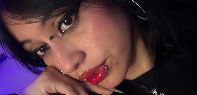 Model - Katzze colombiana