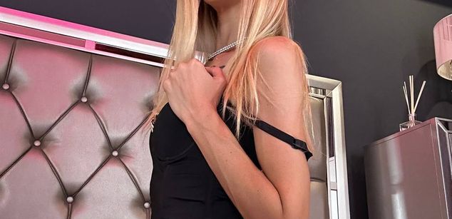 Model - MayaHale mistress