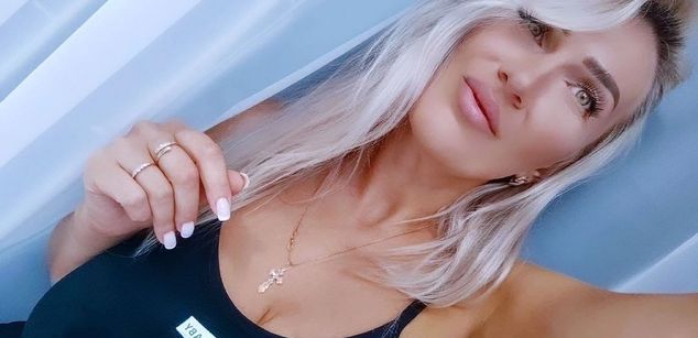 Model - Eva_Blondy_ Dance