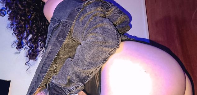 Model - Molly bigtits