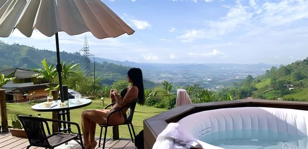 Model - Sophia Karson squirt